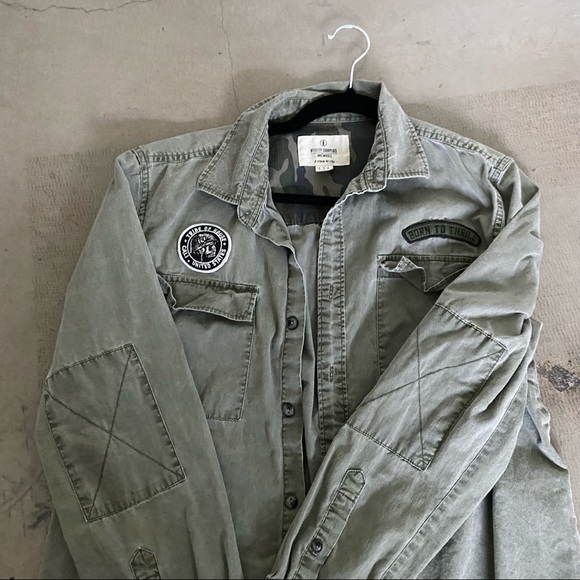 Mens button up in faded olive green or dark grey.   ( SOLD ) - Picture 5 of 8